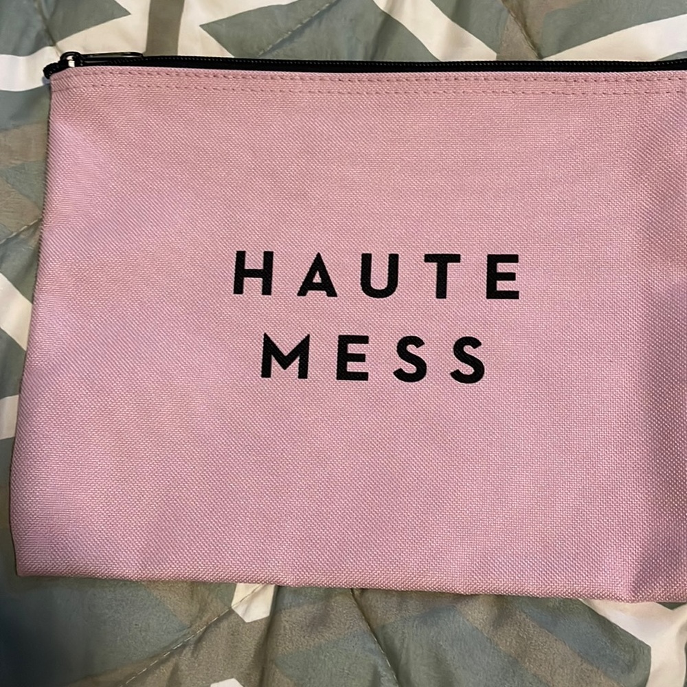 Super cute pink make up or anything bag!👛❤️